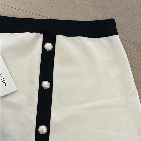 Aritzia Babaton Black and White Skirt - Picture 3 of 5